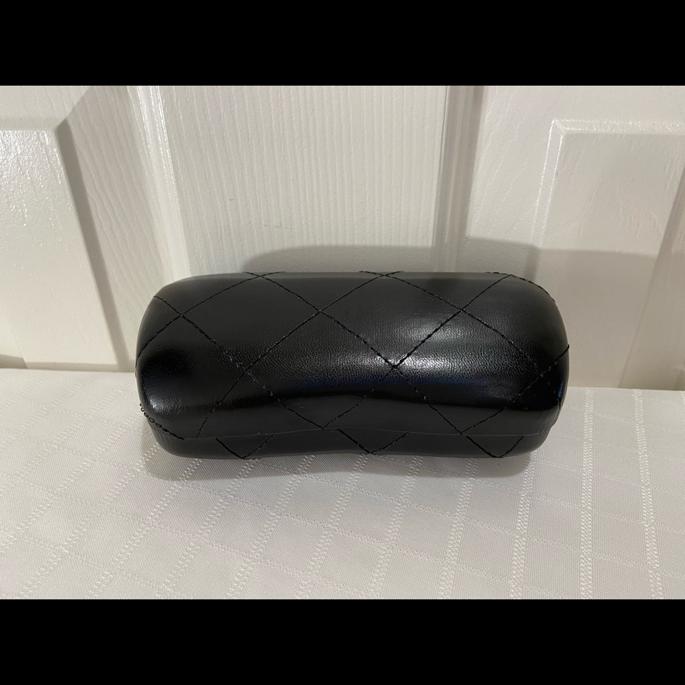 🖤$450. Chanel Classic Round Blk W/ silver CC logo - Picture 17 of 17